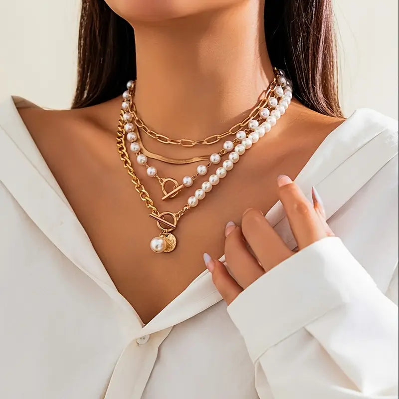 Vintage necklace with pearl and snake chain | Gold