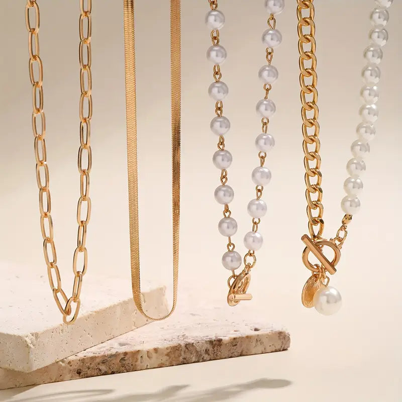 Vintage necklace with pearl and snake chain | Gold