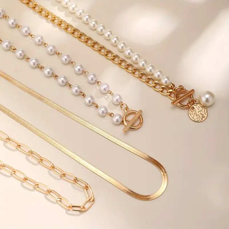 Vintage necklace with pearl and snake chain | Gold