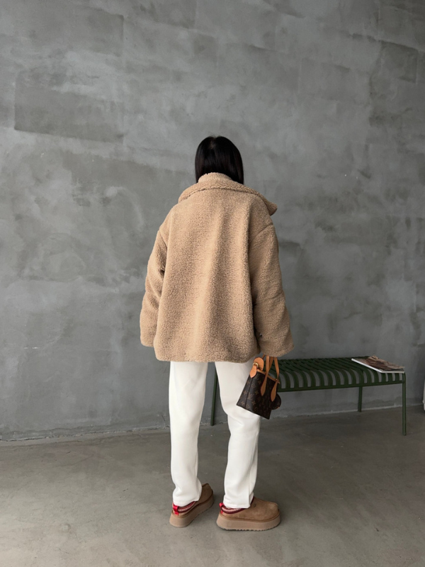 Women's Oversized Zip-Up Winter Jacket with High Collar Design