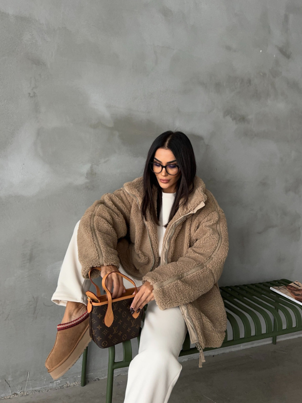 Women's Oversized Zip-Up Winter Jacket with High Collar Design