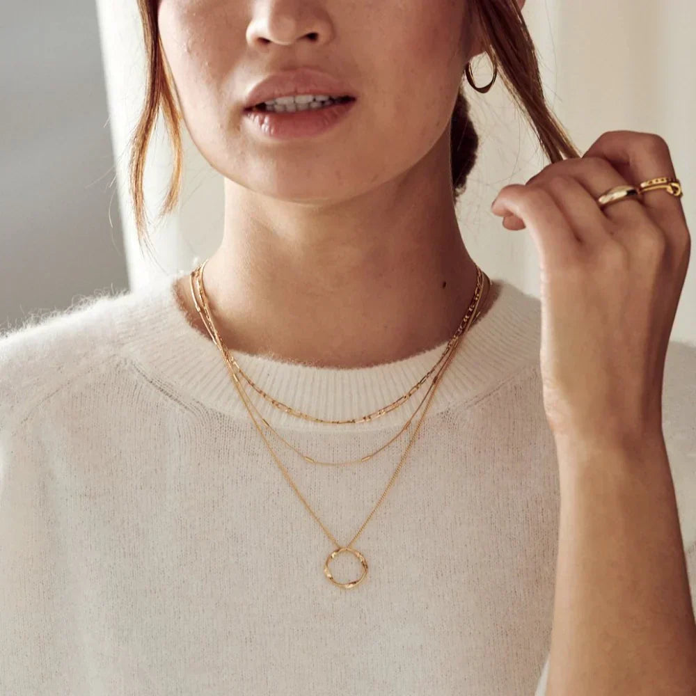 Three-strand necklace with open circle | Gold