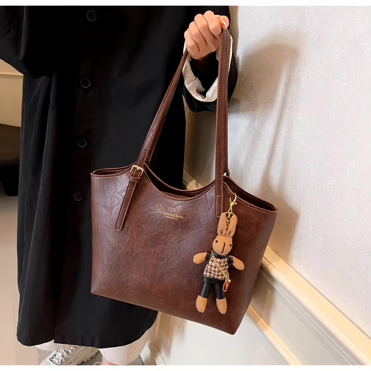 Emma – Vintage Faux Leather Tote Bag with Keychain