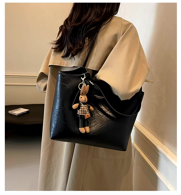 Emma – Vintage Faux Leather Tote Bag with Keychain