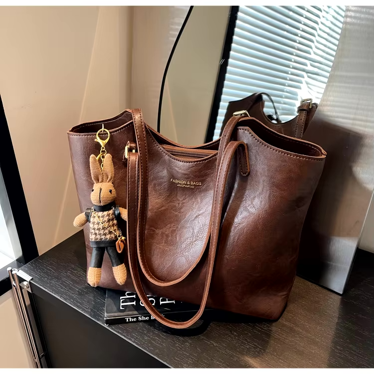 Emma – Vintage Faux Leather Tote Bag with Keychain