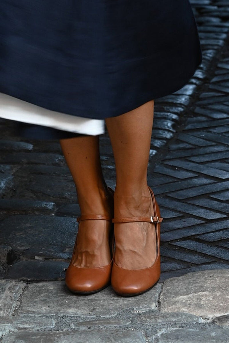 Elizabeth - Everyday Sandals with Small Heel