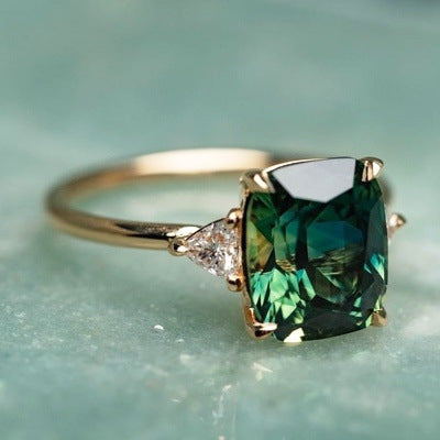 Ring with Green Gemstone in Vintage Style | Gold