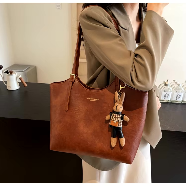 Emma – Vintage Faux Leather Tote Bag with Keychain