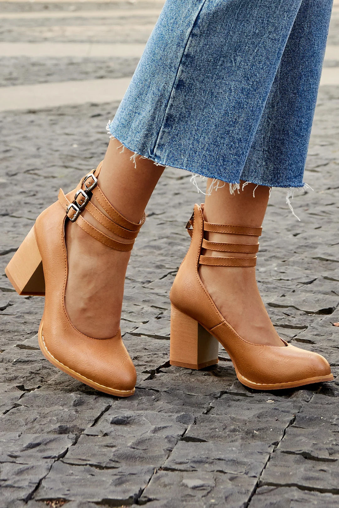 Lorna - Smooth sandals with ankle strap and chunky heel