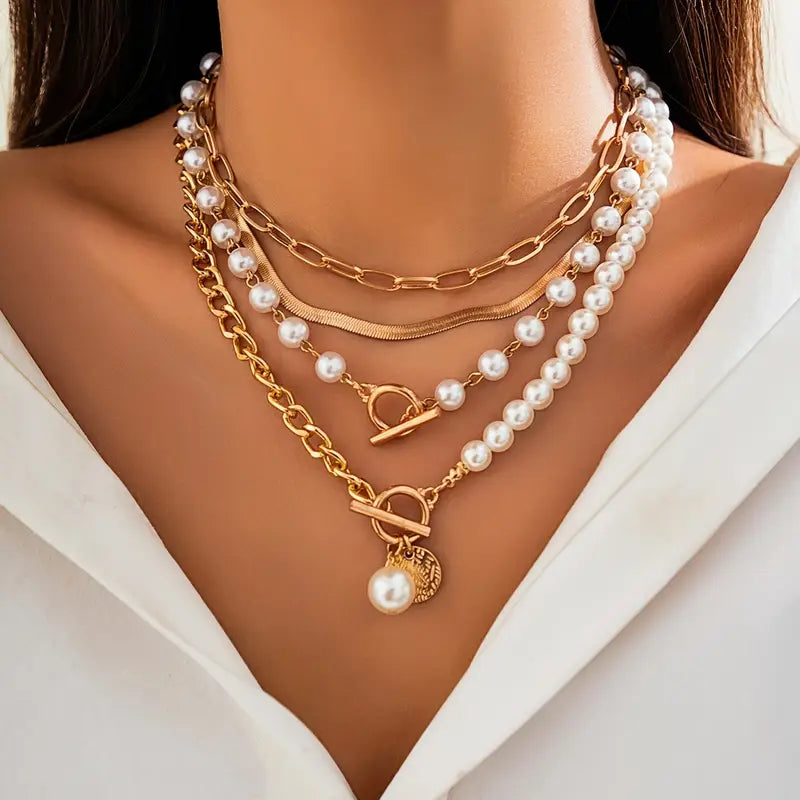 Vintage necklace with pearl and snake chain | Gold